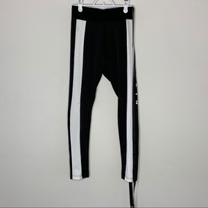 Black monochrome gym leggings